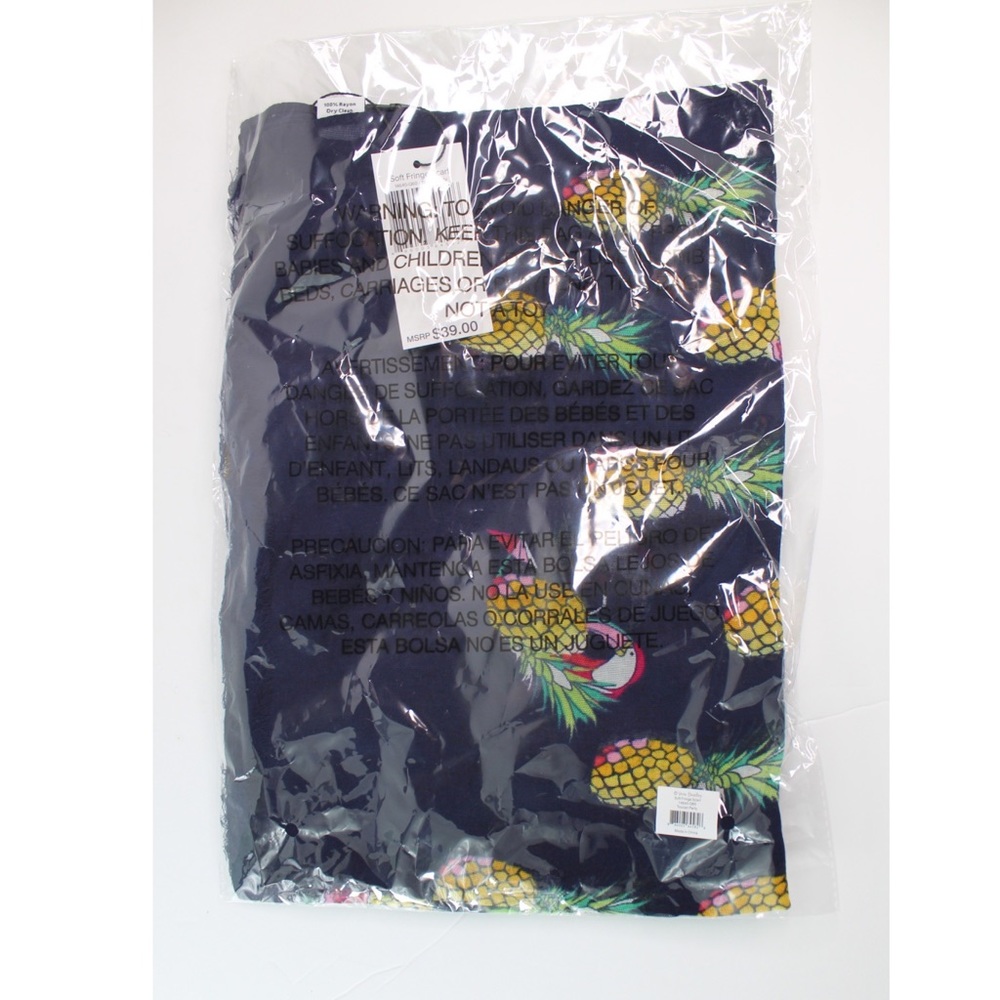 Vera Bradley NWT Toucan Party Soft Fringe Scarf - Picture 2 of 5